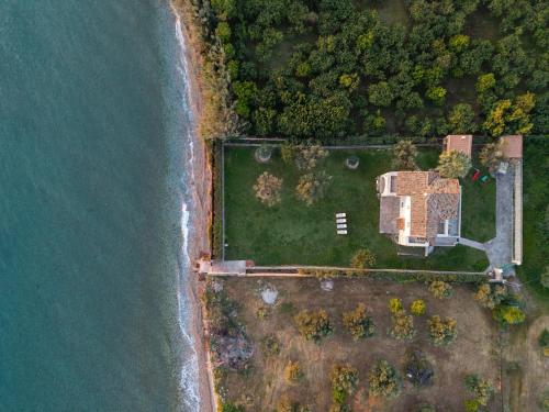an aerial view of a house next to the water at IoMi Terra & Mare in Eleonas