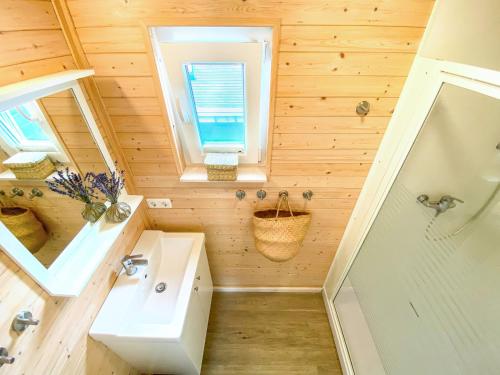 a small bathroom with a sink and a shower at Hausboot - Yara in Heiligenhafen