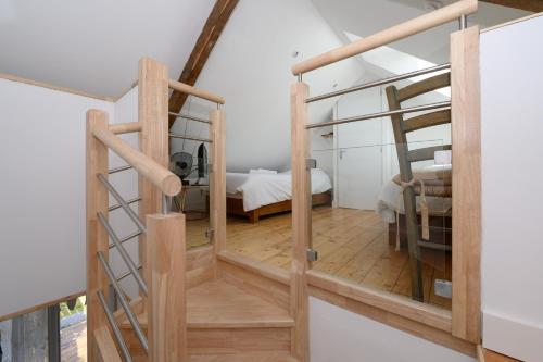 a room with a staircase leading to a bedroom at Maison Ty Bihan Sioul in Sarzeau