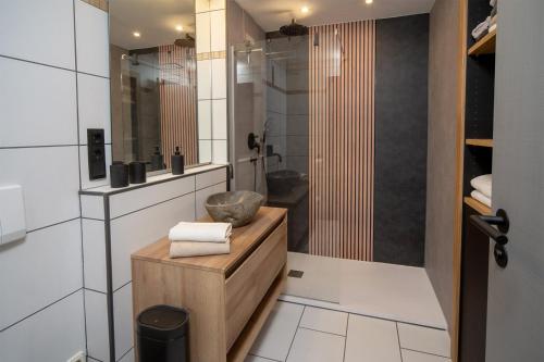 a bathroom with a sink and a shower at Eldorado - Ferienwohnungen & Suiten in Bolsterlang