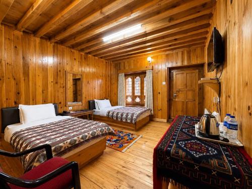 a bedroom with two beds in a wooden cabin at Risum Resort in Ha