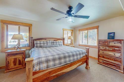 a bedroom with a bed and a ceiling fan at Spruce Chalet in Granby