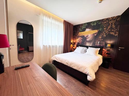 a hotel room with a bed and a mirror at Hotel Casa Borghese in Senningerberg
