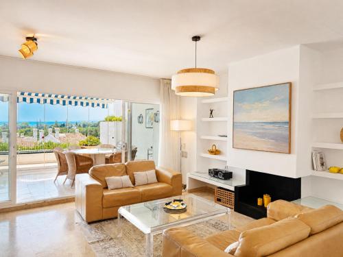 Penthouse with seaviews by Kura Homes