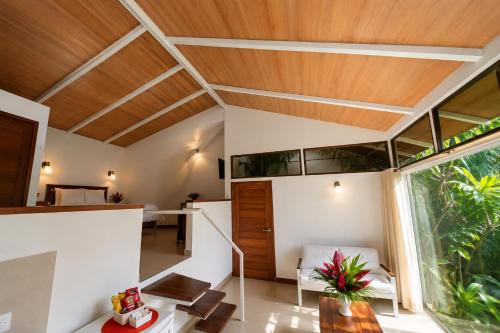 an open living room with a wooden ceiling at Lagoon Village B&B y SPA in Tarapoto