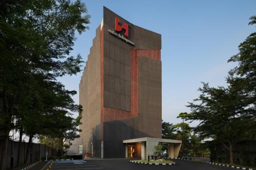 a building with the letter k on it at Swiss-Belexpress Cilegon in Cilegon