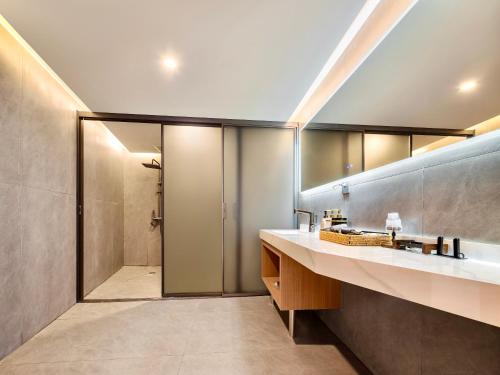 a bathroom with a sink and a shower at 瓦述loft别院 in Zhangjiajie