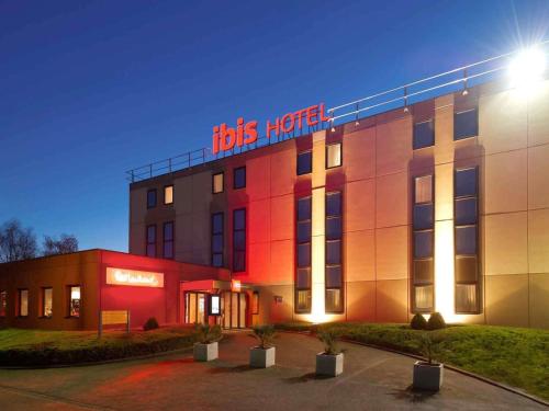 a building with a red sign on top of it at ibis Hotel Brussels Airport in Diegem