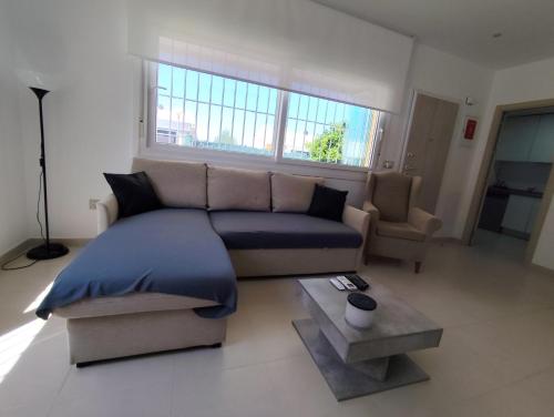 a living room with a couch and a table at Chalet adosado acogedor Busot in Alicante