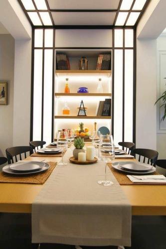 Elegant 3Bd Apt by National Archaeological Museum