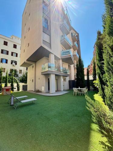 Appartamento con parcheggio privato in proprietà e giardino esclusivo