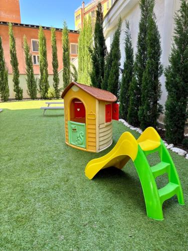 Appartamento con parcheggio privato in proprietà e giardino esclusivo