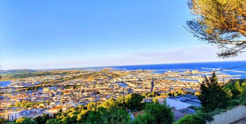 LE ROUQUIER Studio Terrasse, Vue Exceptionnelle, Climatisation
