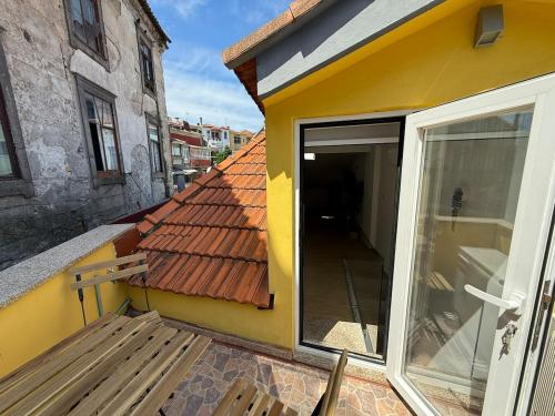 Charming Apartment with Balcony in Campanhã