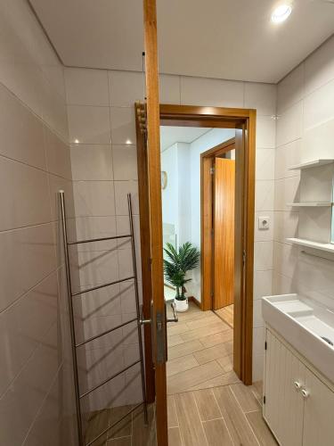 Charming Apartment with Balcony in Campanhã