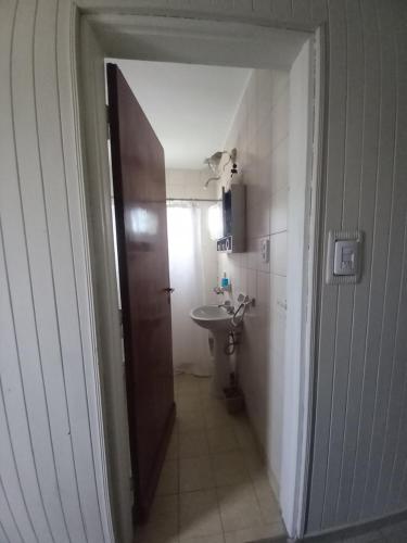 a small bathroom with a sink and a toilet at Casa tranquila y segura in Santa Fe