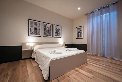 a bedroom with a bed in a room at Corso52 B&B in Monte Libretti