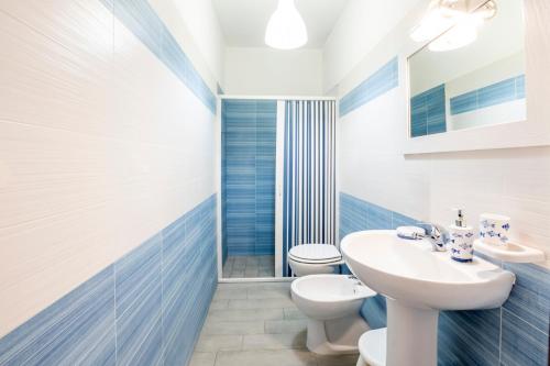 a bathroom with a sink and a toilet at Giostemar Rooms - Playa Grande in Scicli