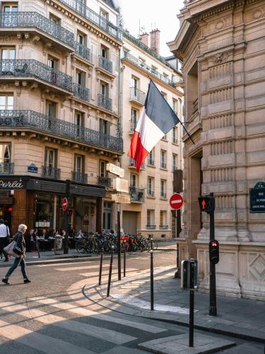 Chic and Cosy Apartment-Canal Saint Martin