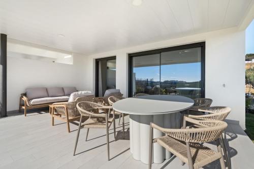 Modern 3-Bedroom Apartment Camarate Hills RDR556