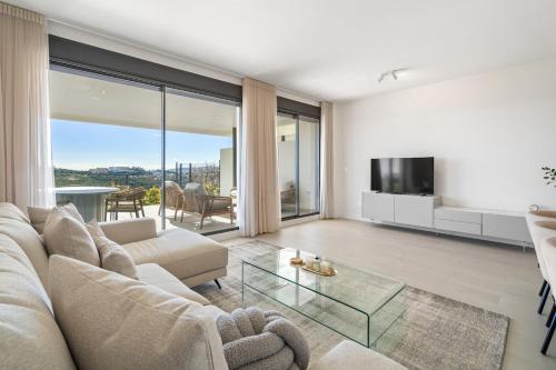Modern 3-Bedroom Apartment Camarate Hills RDR556