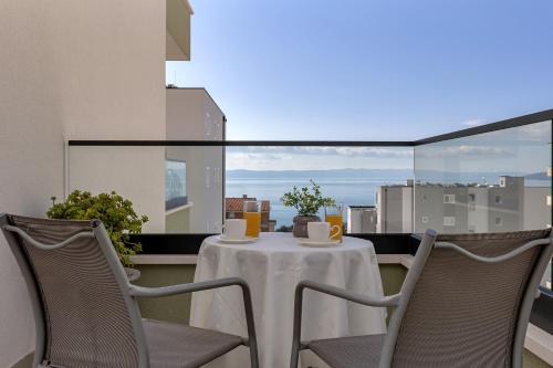 Luxury sea view apartment Jadra - free parking in garage