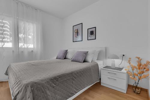 Luxury sea view apartment Jadra - free parking in garage