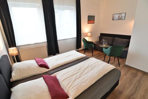 a hotel room with two beds and a couch at Am Schloss 15 in Schwerin