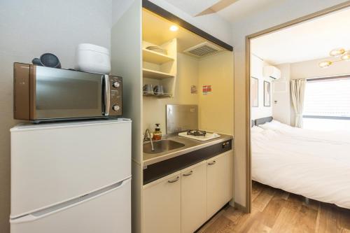 Within a 10-min direct connection to Shinjuku, 3-min walk from Nogata Station, Right in front of the shopping street, 2 double beds, can accommodate up to 4 guests #203