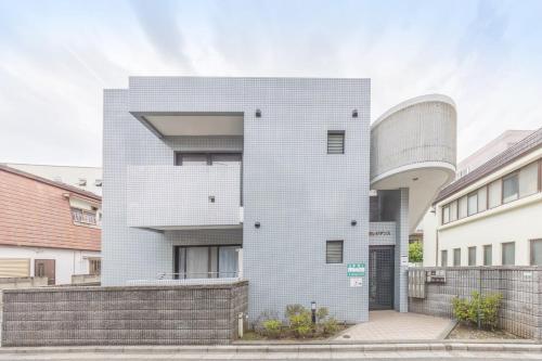 Within a 10-min direct connection to Shinjuku, 3-min walk from Nogata Station, Right in front of the shopping street, 2 double beds, can accommodate up to 4 guests #203
