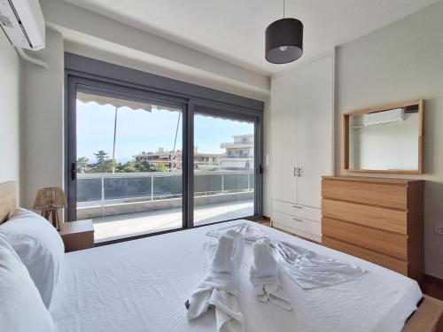 Elegant Apartment at Alimos Marina with Sea View
