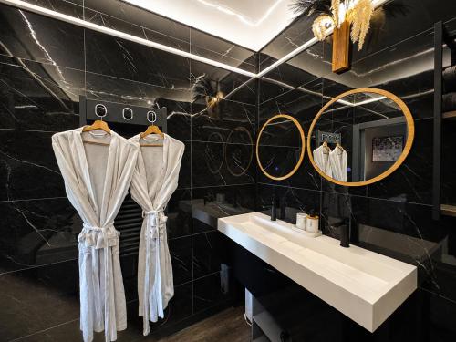 a bathroom with two sinks and two mirrors at Domaine VALENQUERCY in Cazillac