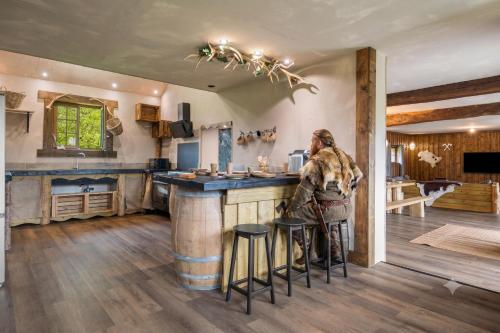 a woman standing at a bar in a kitchen at Iaks keramik in Saumont-la-Poterie