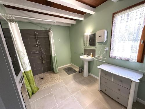 a bathroom with a shower and a sink at Riban in Sabres