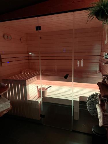 a room with a sauna with a window at Wellness Chata Trvalka in Píkovice