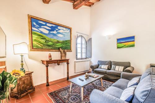 a living room with a couch and a table at Tenuta della Selva - Castellaccio 7 in Murlo