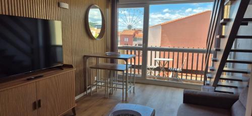 Duplex rénové, piscine, clim, centre port