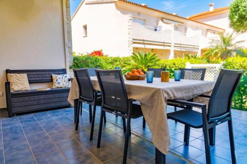 Beach Apartment - Pool - 6px - A/C