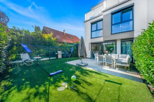 Modern Luxury Villa, 5 Bedrooms, Outdoor Grill