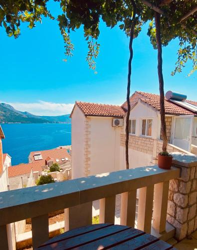 Sea View Apartment with Large Terrace & Parking near Korčula