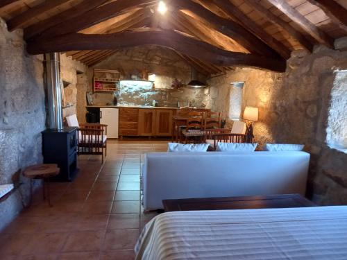 a room with a bedroom and a kitchen in a building at Horizontes Serranos in Tondela