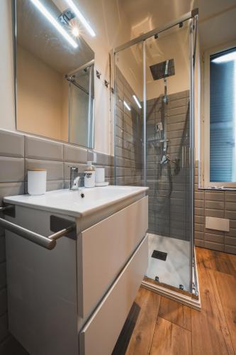 a bathroom with a sink and a shower at Corso52 B&B in Monte Libretti