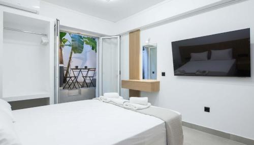 Salomi Suite with outdoor Jacuzzi