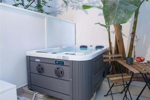Salomi Suite with outdoor Jacuzzi
