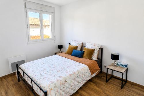 a bedroom with a bed and a window at Le Logis du Donjon 1 in Les Herbiers
