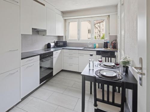 Family Apartment - 3 Bedrooms Sleeps 7