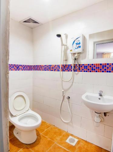 a bathroom with a toilet and a sink at 1st Inn Hotel Klang Sentral Meru in Klang