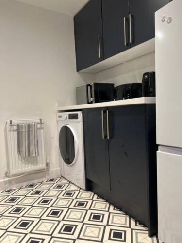 a kitchen with a washer and dryer in a room at Room in Melrose Shared House in Hull