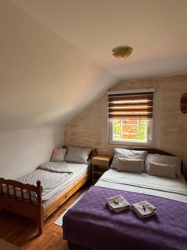 a bedroom with two beds and a window at Apartmani Rada in Zlatibor