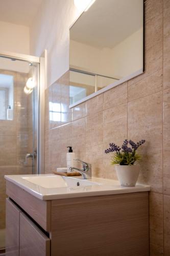 a bathroom with a sink and a mirror at Dom Nuno by Horta da Moura in Monsaraz